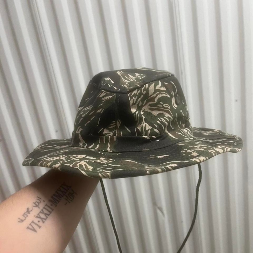 Green and brown camo bucket hat‎